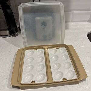 Vintage Tupperware Deviled Egg Keeper Carrier Tray Container Beige 723-2